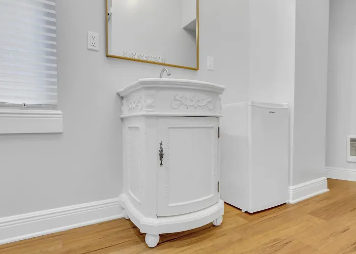 Brewerytown Balcony Beauty 1 Bedroom Escape