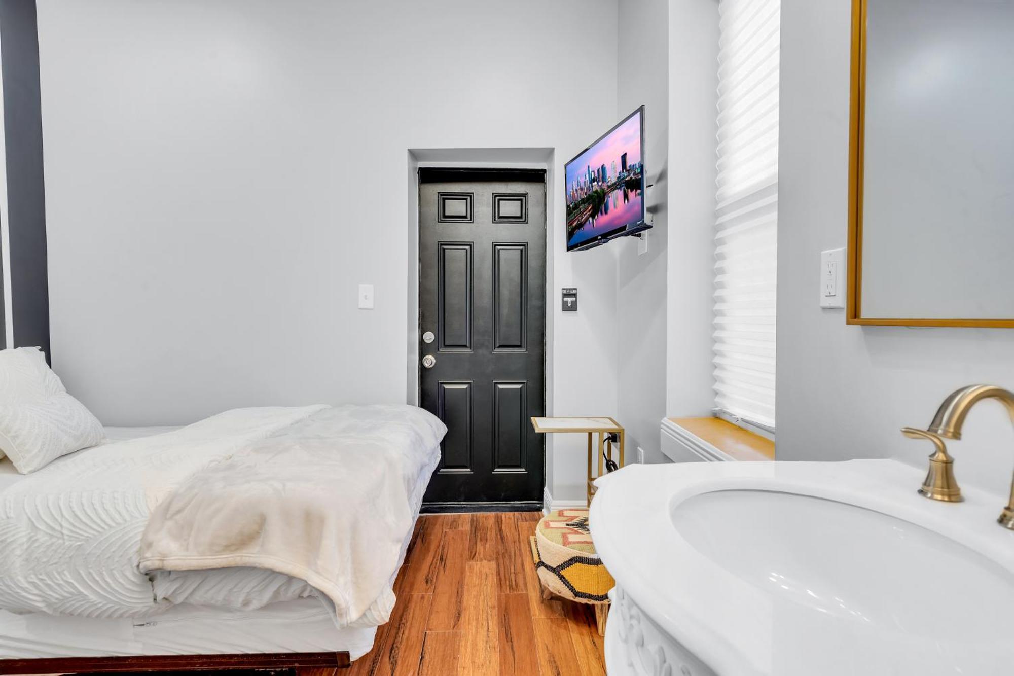 Brewerytown Balcony Beauty 1 Bedroom Escape Philadelphia